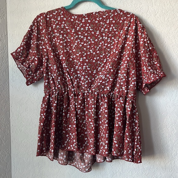 SHEIN Curve Low Cut top - Picture 6 of 6